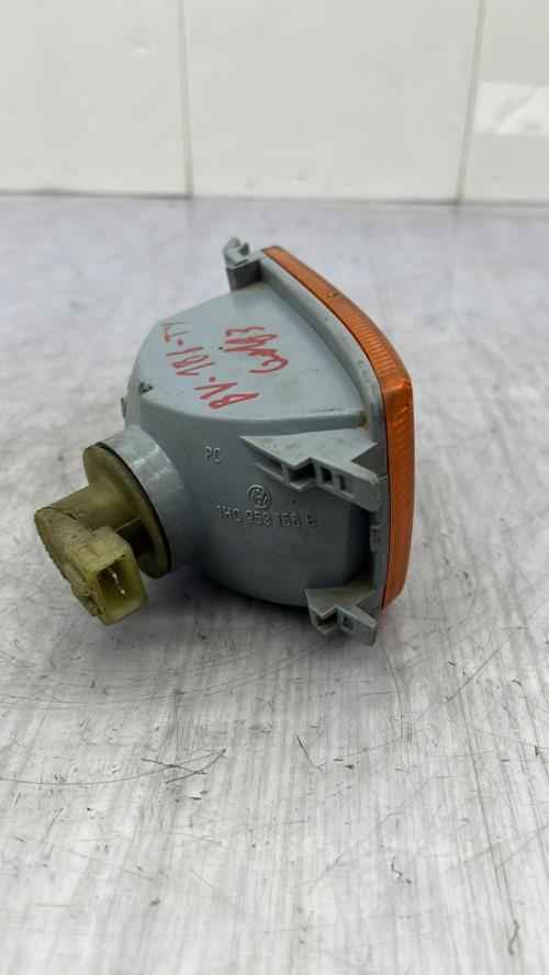 Repetiteur clignotant avant droit  (Feux) VOLKSWAGEN GOLF 3