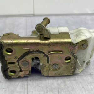 Serrure arriere droit TOYOTA AVENSIS 1 PHASE 1 Essence