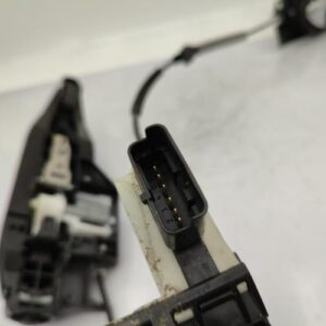 Serrure arriere droit PEUGEOT 208 1 PHASE 1 Essence