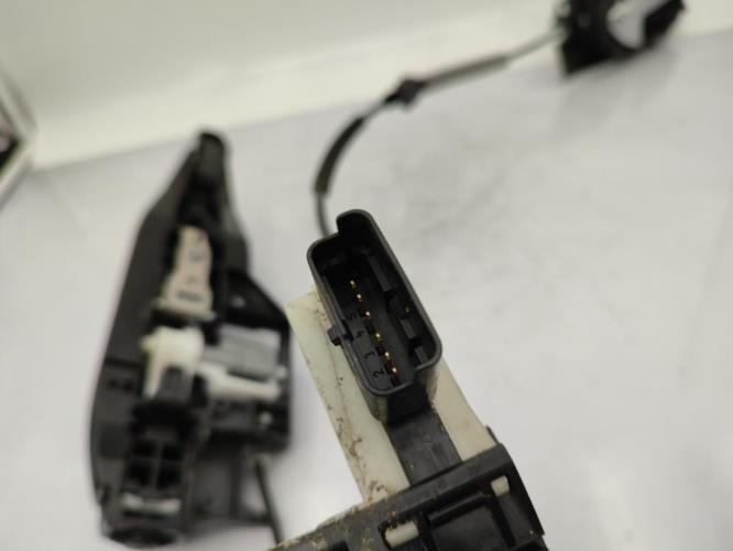 Serrure arriere droit PEUGEOT 208 1 PHASE 1 Essence