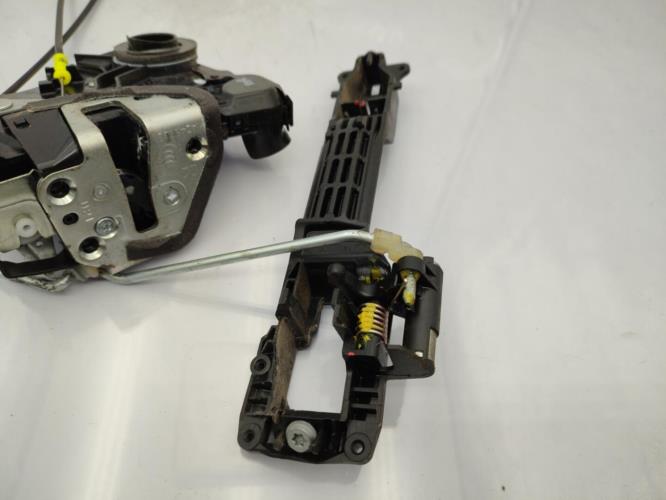 Serrure avant droit TOYOTA AURIS 1 PHASE 2 Essence