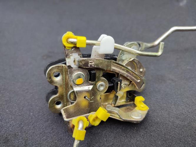 Serrure avant droit HYUNDAI ATOS 2 PRIME Essence