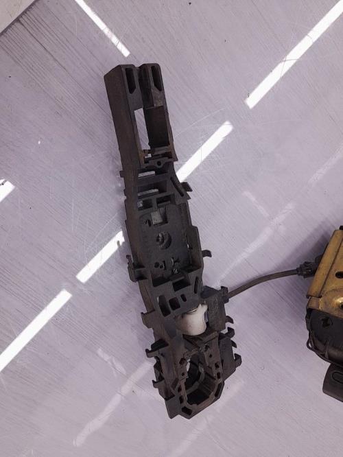 Serrure avant droit RENAULT MEGANE 2 PHASE 1 Diesel