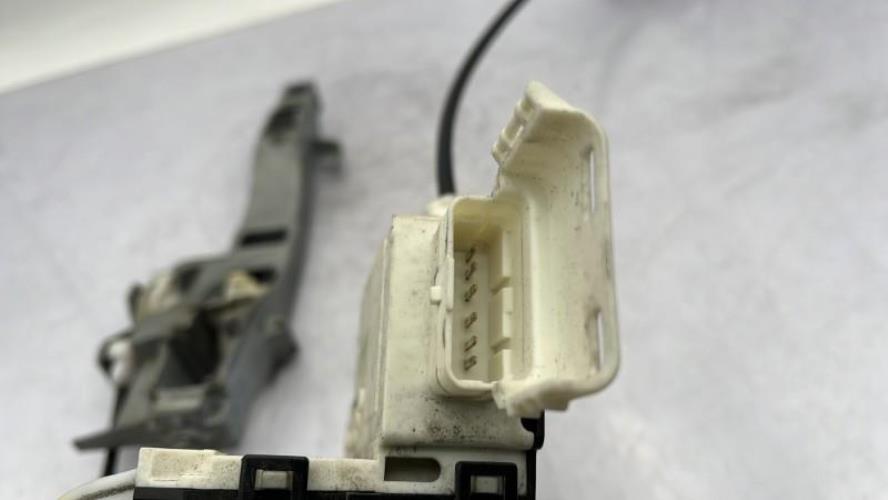 Serrure avant droit PEUGEOT 407 PHASE 1 Diesel