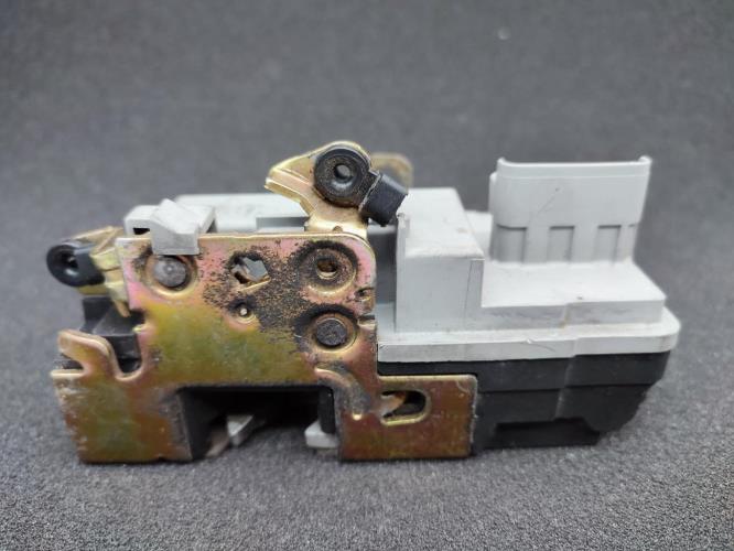 Serrure avant droit PEUGEOT 206 PHASE 1 Essence