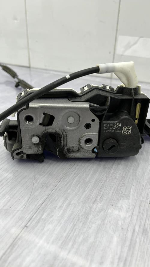 Serrure avant droit CITROEN DS3 PHASE 1 Essence