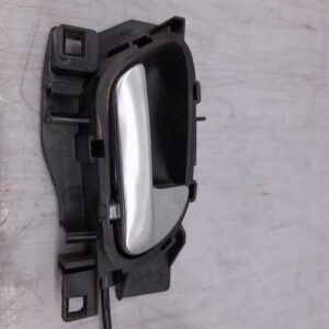 Serrure avant droit PEUGEOT 208 1 PHASE 1 Diesel
