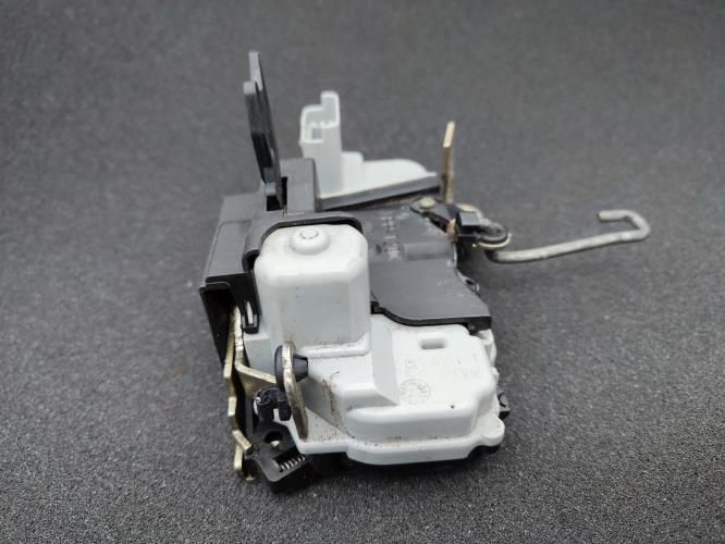 Serrure avant gauche CITROEN XSARA PHASE 2 Essence