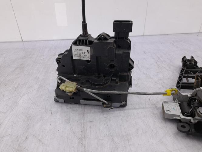 Serrure avant gauche OPEL CORSA D PHASE 1 Essence