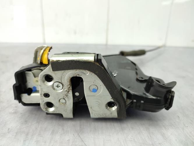 Serrure avant gauche TOYOTA COROLLA VERSO 2 PHASE 2 Diesel