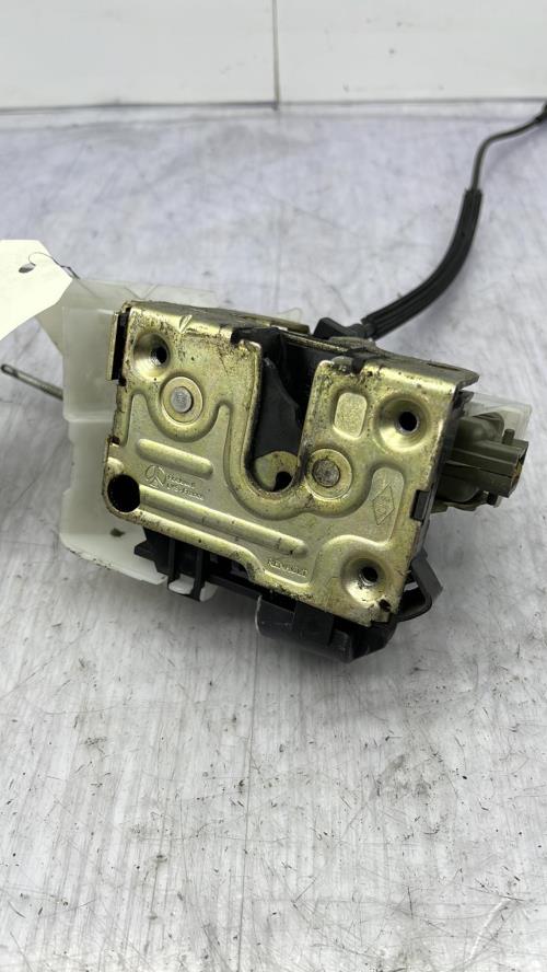 Serrure avant gauche RENAULT CLIO 2 PHASE 1 Essence