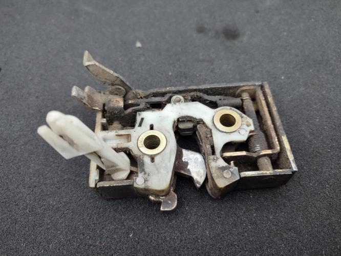 Serrure avant gauche VOLKSWAGEN GOLF 2 Essence