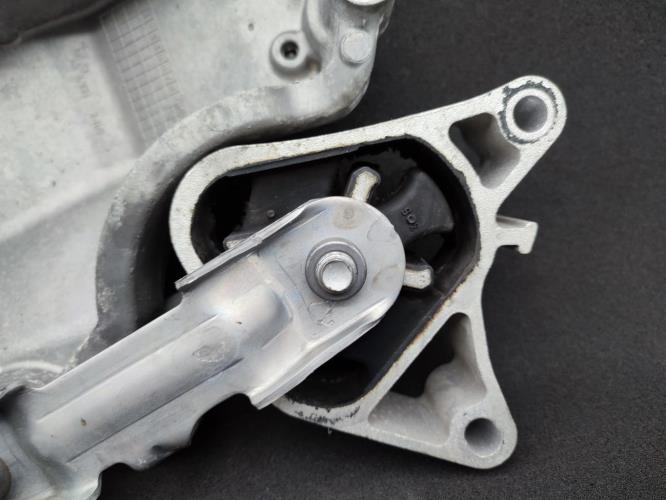 Support moteur droit MERCEDES CLASSE CLA 117 SHOOTING BREAK Essence