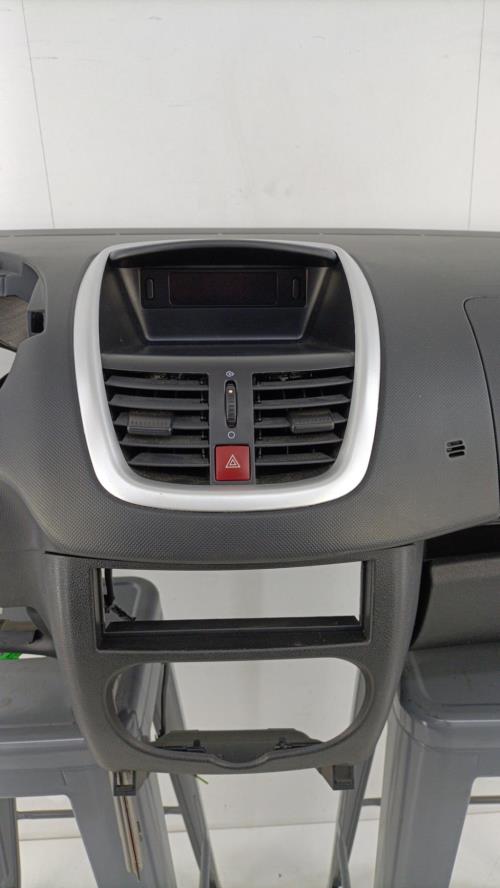 Tableau de bord PEUGEOT 206+ Essence