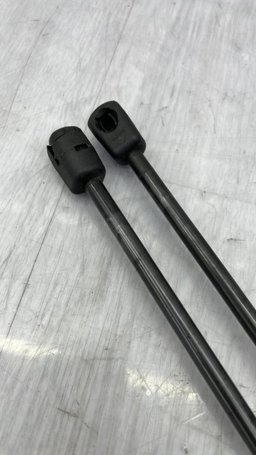 Verin de coffre VOLKSWAGEN POLO 6 PHASE 1 Essence