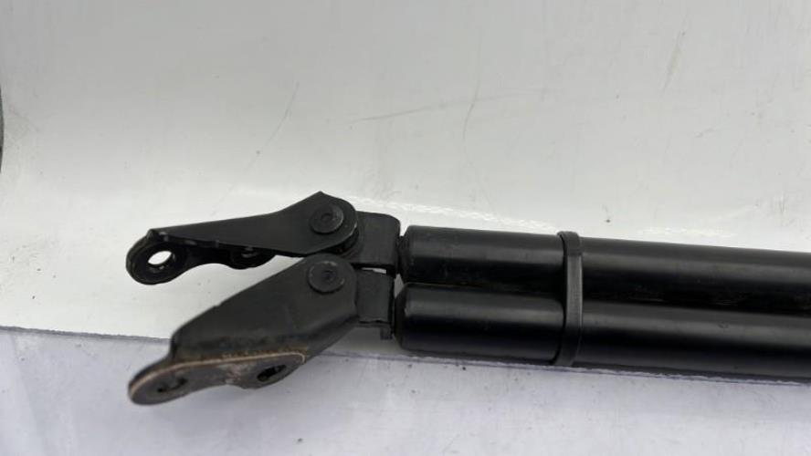 Verin de coffre TOYOTA YARIS 1 PHASE 1 Essence