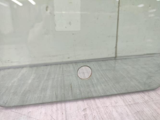 Vitre arriere droit FORD FIESTA 5 PHASE 1 Diesel