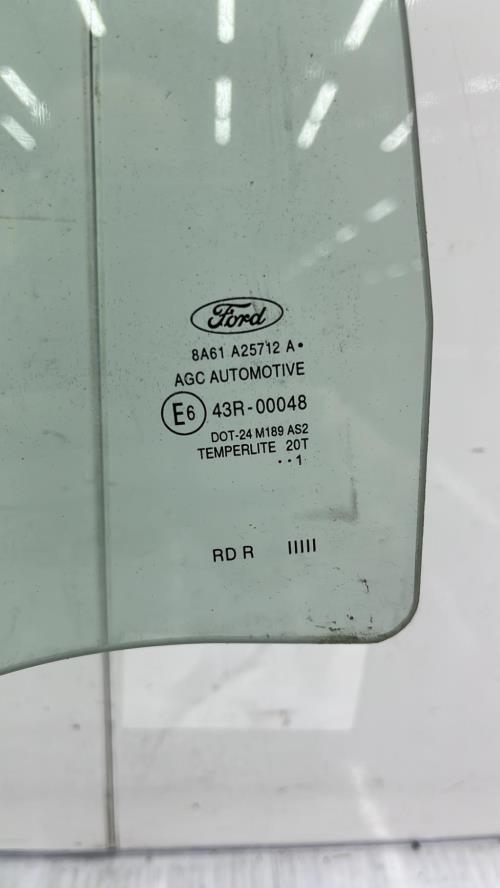 Vitre arriere droit FORD FIESTA 6 PHASE 1 Essence