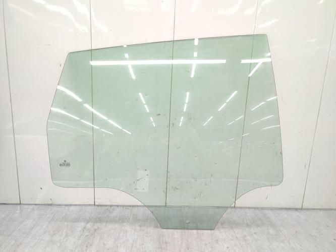 Vitre arriere droit VOLKSWAGEN POLO 4 PHASE 1 Diesel