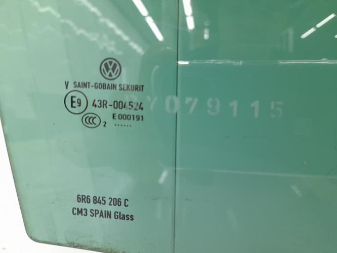 Vitre arriere droit VOLKSWAGEN POLO 5 PHASE 1 Essence