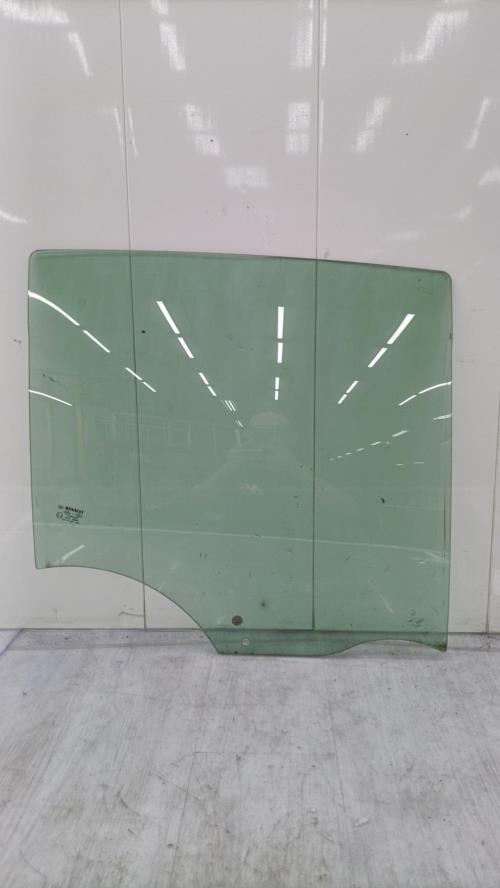 Vitre arriere droit RENAULT CLIO 3 PHASE 1 Essence