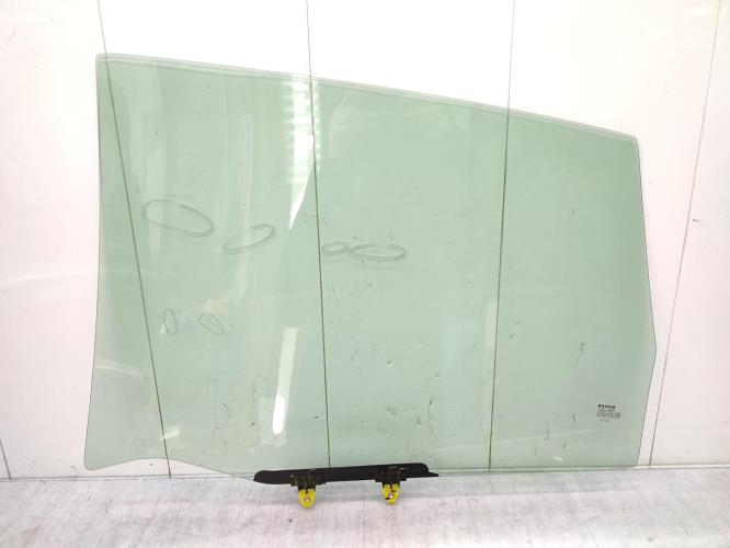 Vitre arriere droit NISSAN ALMERA TINO PHASE 2 Essence