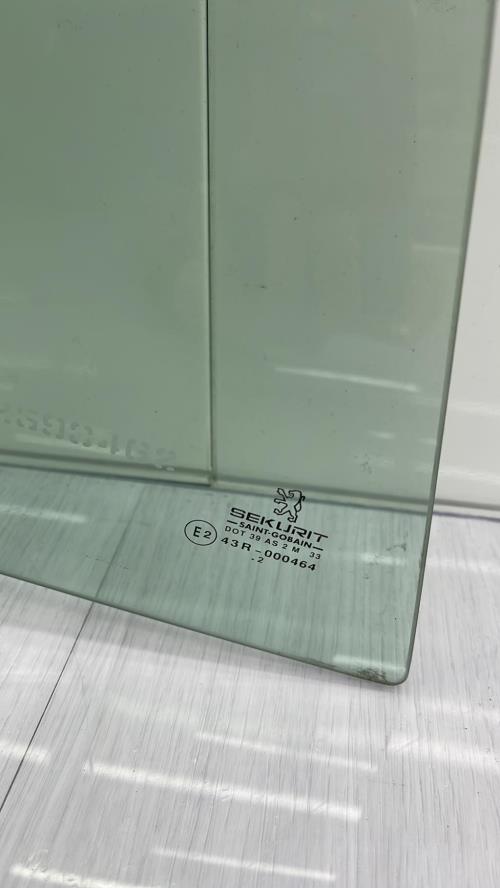 Vitre arriere droit PEUGEOT 206 PHASE 1 Essence