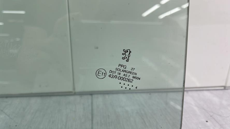 Vitre arriere droit PEUGEOT 407 PHASE 1 Diesel