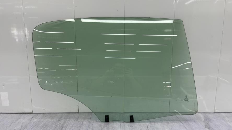 Vitre arriere droit PEUGEOT 407 PHASE 1 Diesel