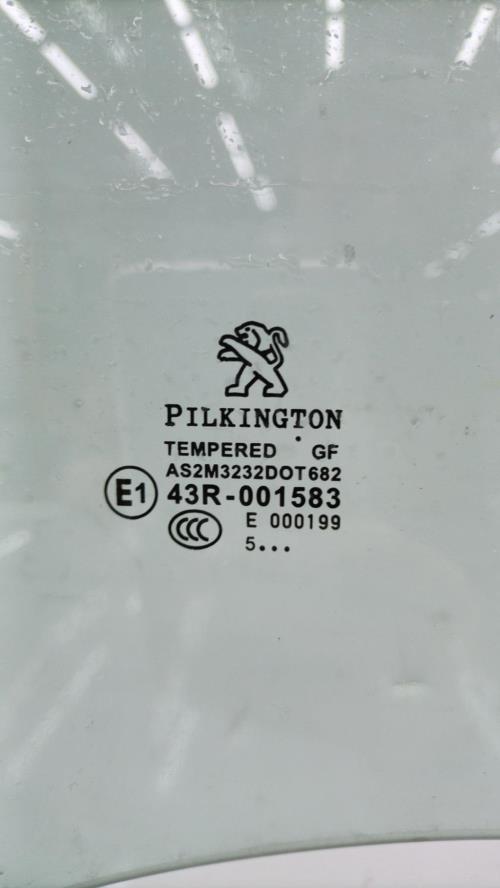 Vitre arriere droit PEUGEOT 208 1 PHASE 2 Diesel