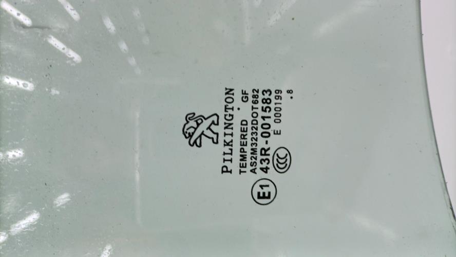 Vitre arriere droit PEUGEOT 208 1 PHASE 2 Diesel