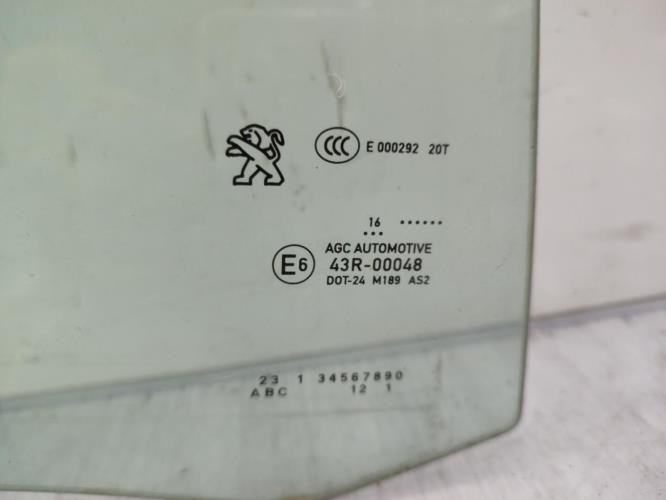 Vitre arriere droit PEUGEOT 308 2 SW PHASE 1 BREAK Diesel