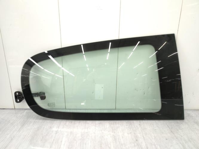 Vitre arriere droit PEUGEOT 108 Essence
