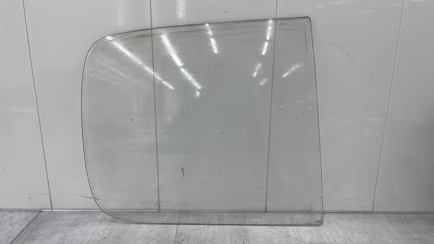 Vitre arriere droit PEUGEOT 205 PHASE 1 Essence