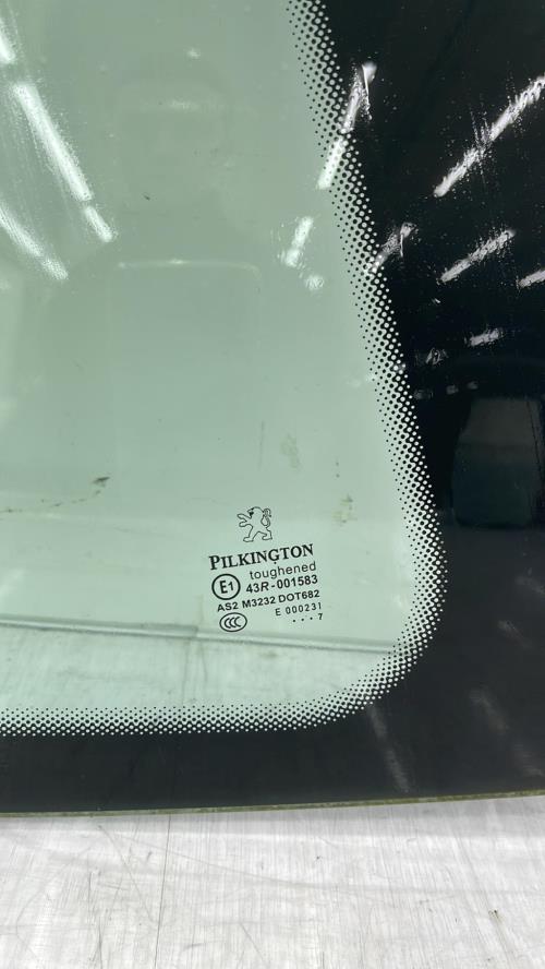 Vitre arriere droit PEUGEOT 207 PHASE 1 Essence