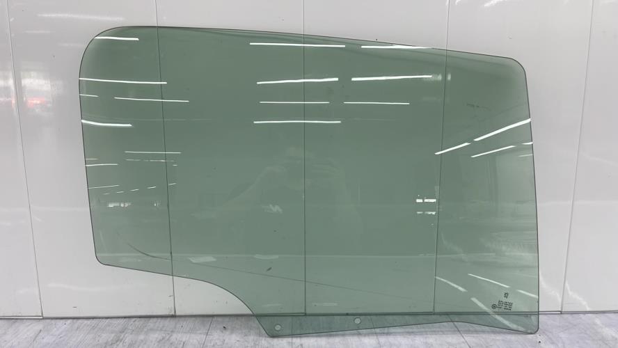 Vitre arriere droit PEUGEOT 304 BREAK