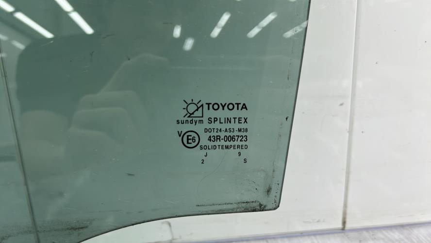 Vitre arriere gauche TOYOTA AVENSIS 1 PHASE 1 Essence
