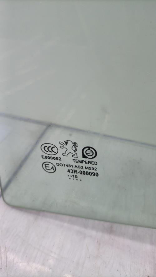 Vitre arriere gauche PEUGEOT 206+ Diesel