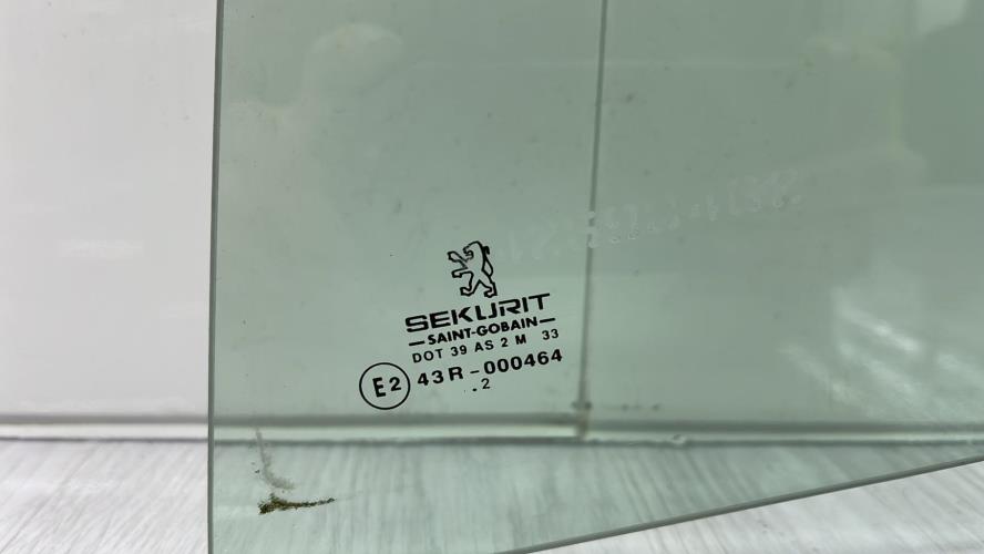 Vitre arriere gauche PEUGEOT 206 PHASE 1 Essence