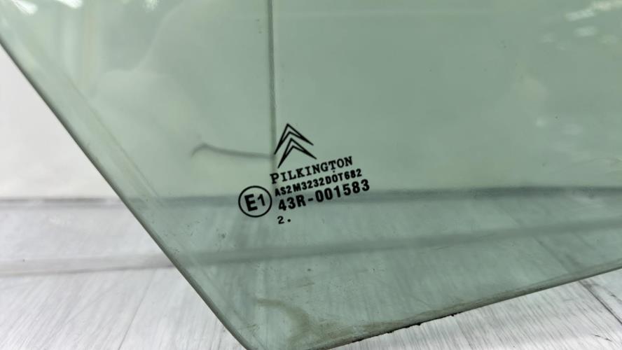 Vitre avant droit CITROEN C3 1 PHASE 1 Essence