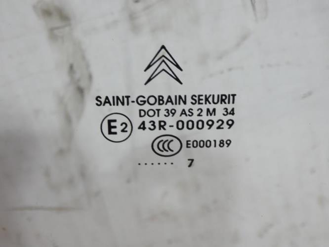 Vitre avant droit CITROEN C4 1 PHASE 1 Diesel