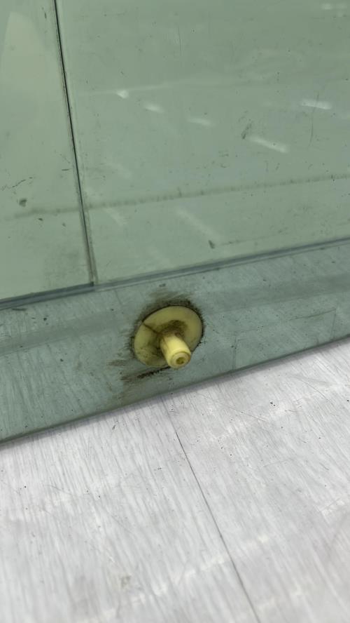 Vitre avant droit FORD FIESTA 5 PHASE 1 Diesel