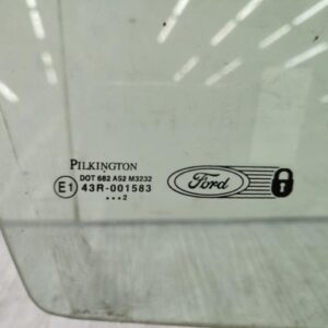 Vitre avant droit FORD FIESTA 5 PHASE 1 Diesel