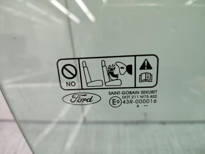 Vitre avant droit FORD FOCUS 2 PHASE 1 Diesel