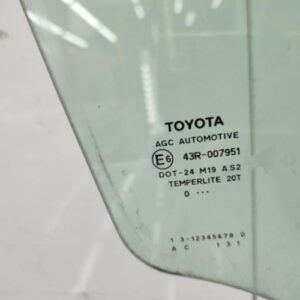 Vitre avant droit TOYOTA AURIS 1 PHASE 2 Essence