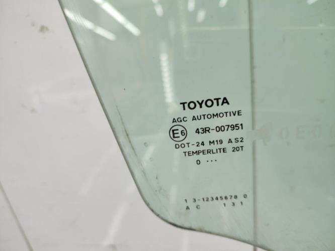 Vitre avant droit TOYOTA AURIS 1 PHASE 2 Essence