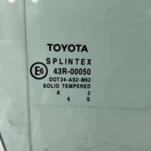 Vitre avant droit TOYOTA AVENSIS 1 PHASE 1 Essence