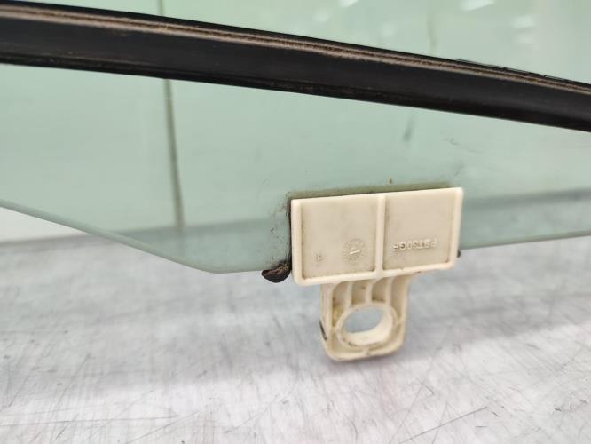 Vitre avant droit RENAULT MEGANE 3 PHASE 1 Diesel