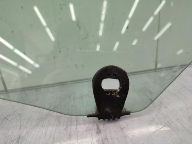 Vitre avant droit RENAULT CLIO 3 PHASE 1 Diesel