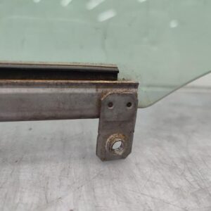 Vitre avant droit SUZUKI SWIFT 3 Diesel